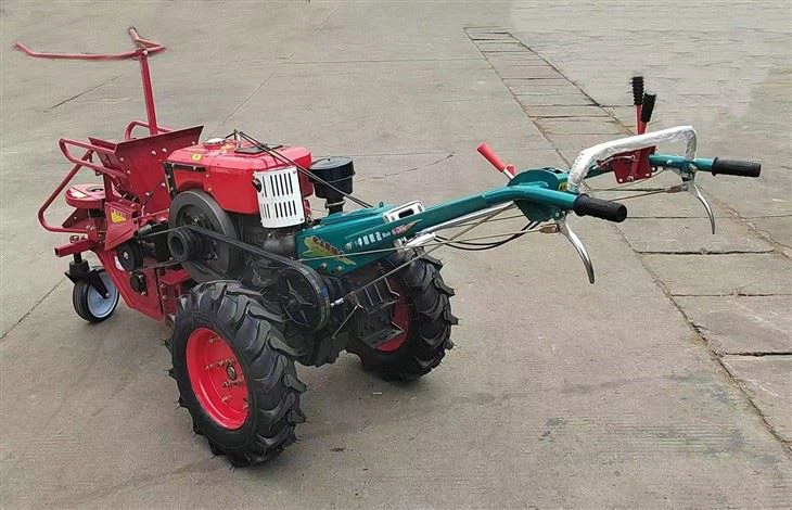 Farm Tractor Type Front Corn Harvester